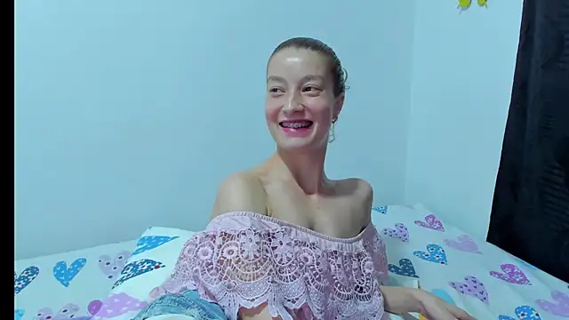 MiiaVolkova webcam