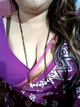 Webcam Model (Beautyy38)  is live.Free join now!