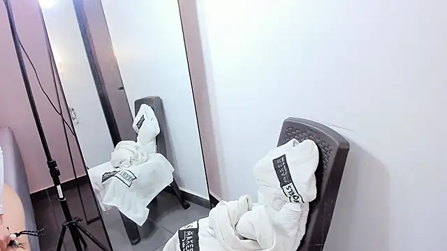 tiffany_glow__ (F young) - Control machine x 3 min