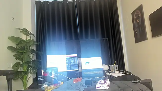 naughty_bigass webcam