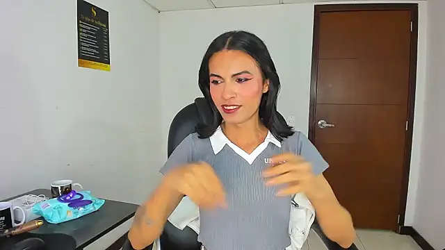 Aisha_hotts777 webcam