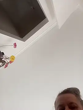 StrawberryBels webcam