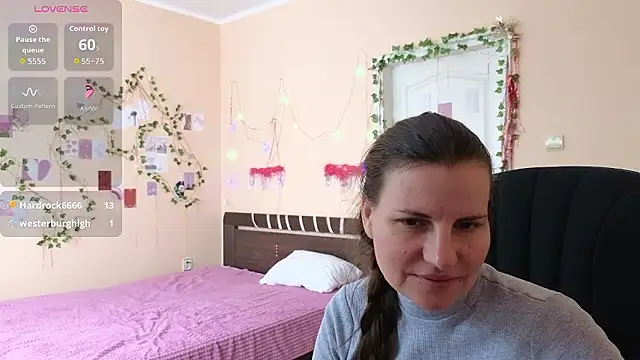 Mirabelle_Velvet webcam