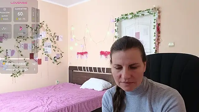 Mirabelle_Velvet webcam