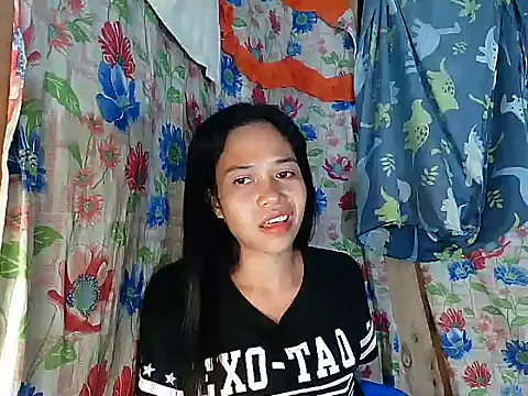 PinaySkinnyGirl webcam