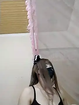 Webcam Model (Helen69x)  is live.Free join now!