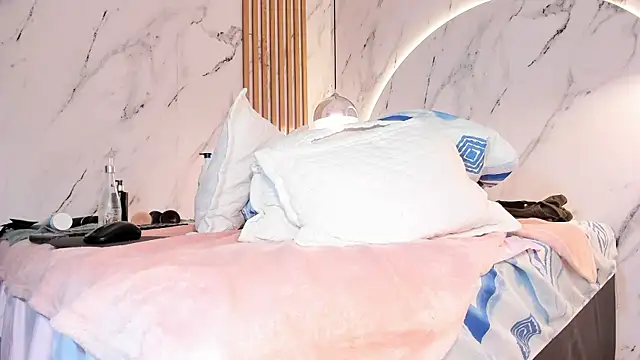 Webcam Model (IsabelaStefano) is live