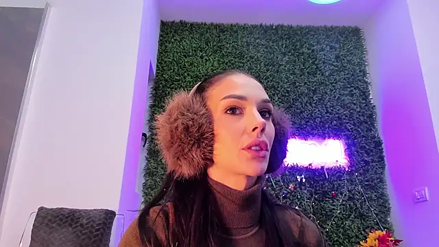 realhotfallingdevil's Stripchat show and profile