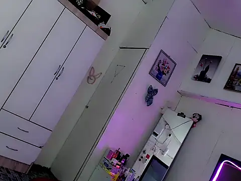 Miss_twinny21 webcam