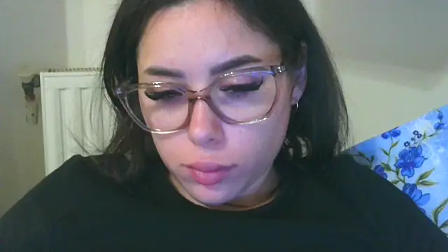 LovelyJulliette webcam