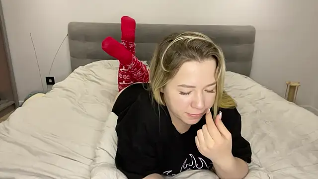 Embersweetbunny webcam