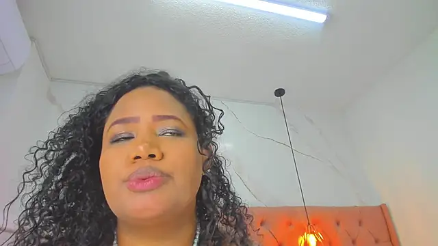 Belle_Brunette webcam