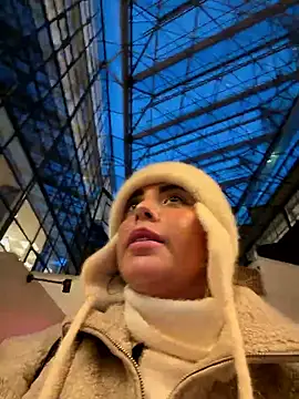 Alirawrz Live Webcam on Stripchat