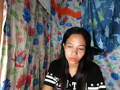 PinaySkinnyGirl webcam