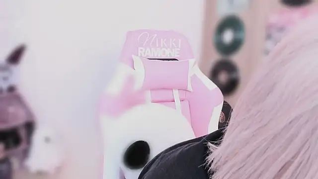 NikkiRamone webcam