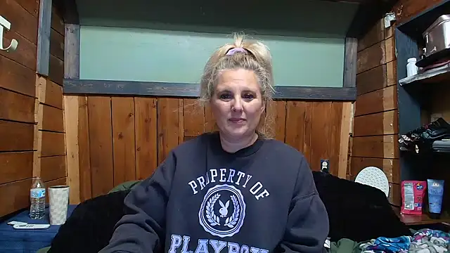 lisaxlovexxx's Stripchat show and profile