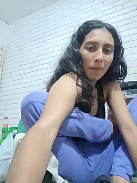 valeriaswang_Lucas webcam