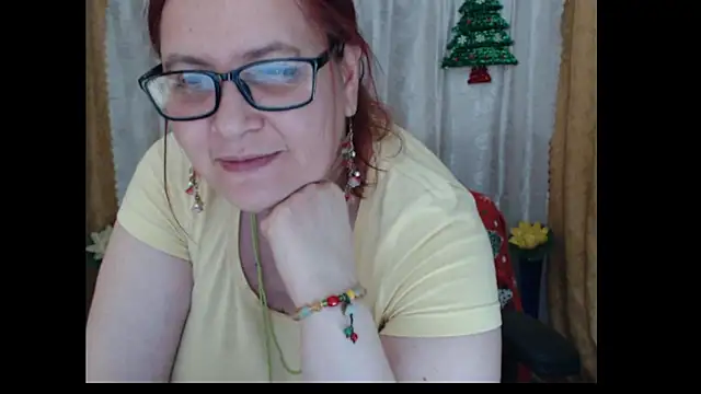 PlayfullMature webcam