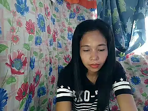 PinaySkinnyGirl webcam