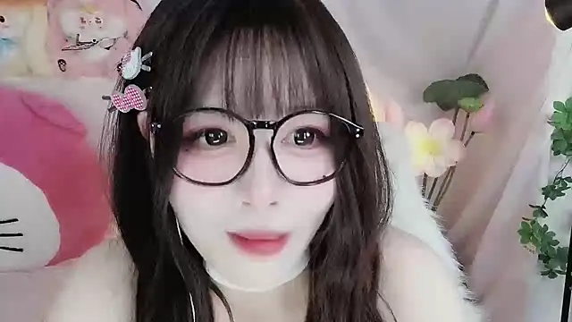 -zhuzhu-999- (F young) - 想吃哥哥给的糖，先吃软糖，再吃硬糖，最后吃奶糖🥵🥵🥵
