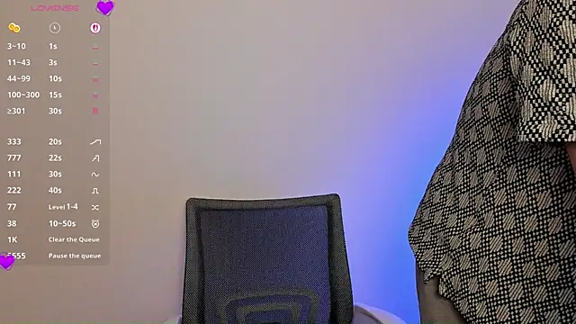 stella_moonlight (Ask my age) - flash boobs