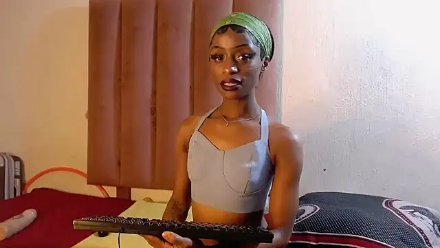 Nikistickyxx25 webcam