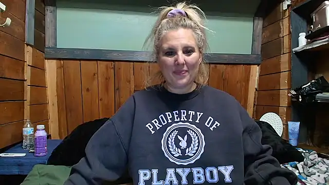 lisaxlovexxx's Stripchat show and profile