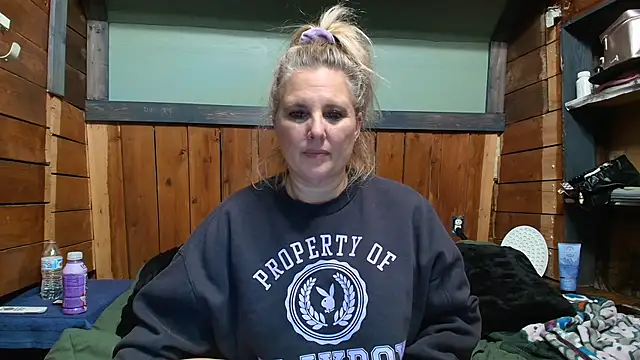 lisaxlovexxx's Stripchat show and profile