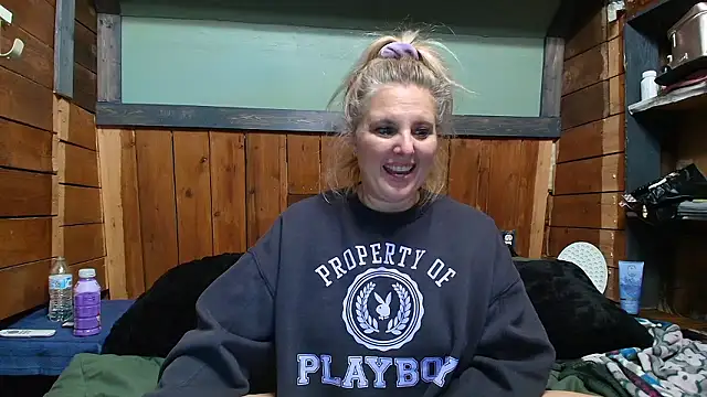 lisaxlovexxx's Stripchat show and profile