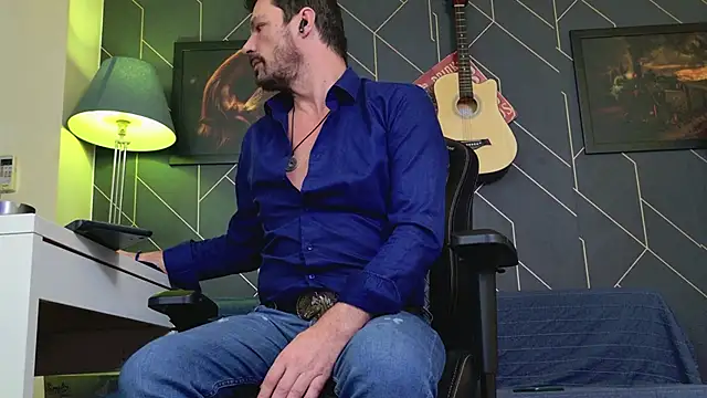 chriskox (Ask my age) - Please my BIG LONG FAT COCK,  make it ..