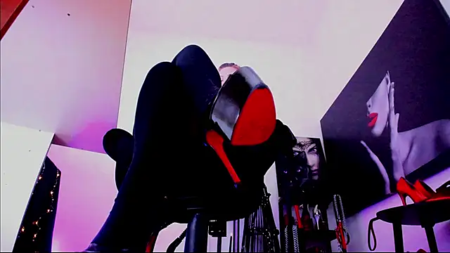 MistressDemisweet webcam