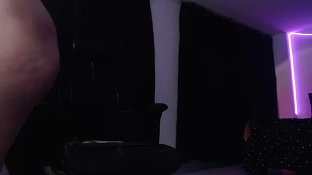 xambar_22x Live Webcam on Stripchat