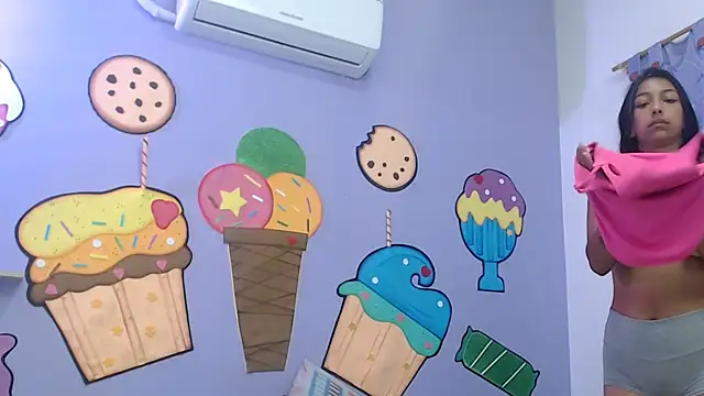 skinnysexzara18 webcam