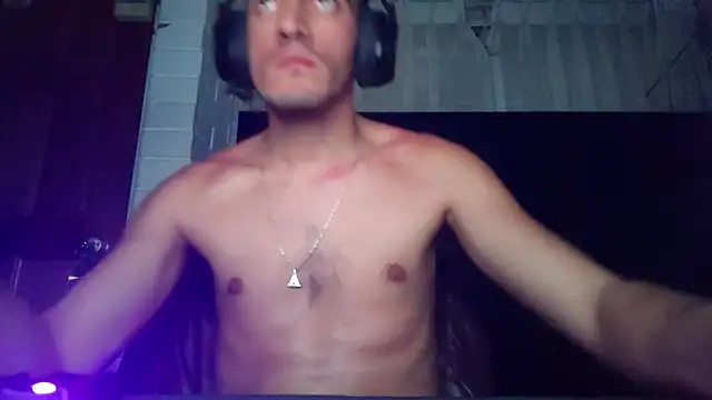 TommyMomentum webcam