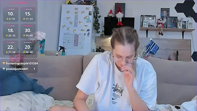 Girl_alone_home webcam