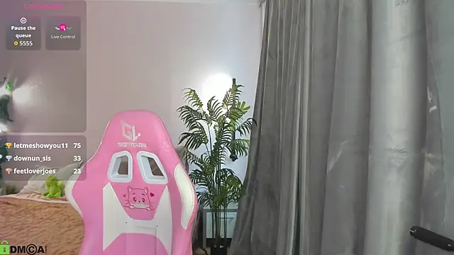 Valerie_Woods webcam