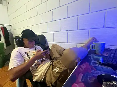 Max_TheHorseDick webcam