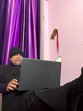 Dick_6inches_Delhi webcam