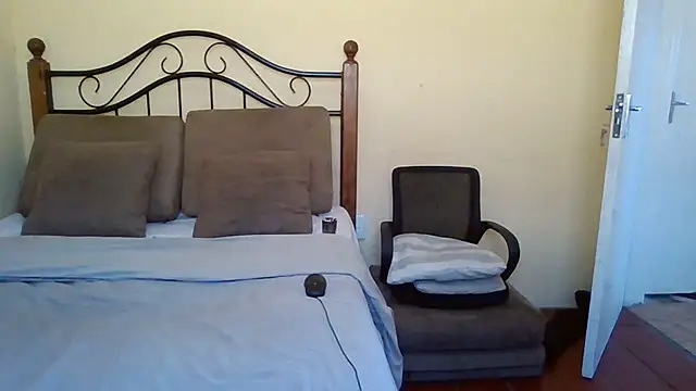 SmallGoodNutt webcam