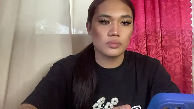 untouchable_mia webcam