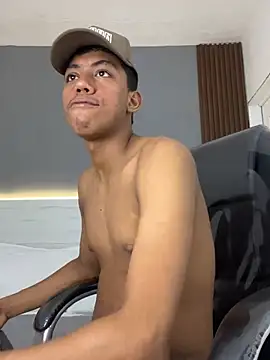 Brunette__boy webcam