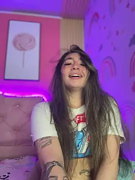 Webcam Model (Sophie_LS)  is live.Free join now!