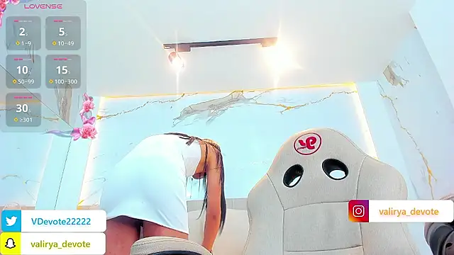 valirya_devote webcam