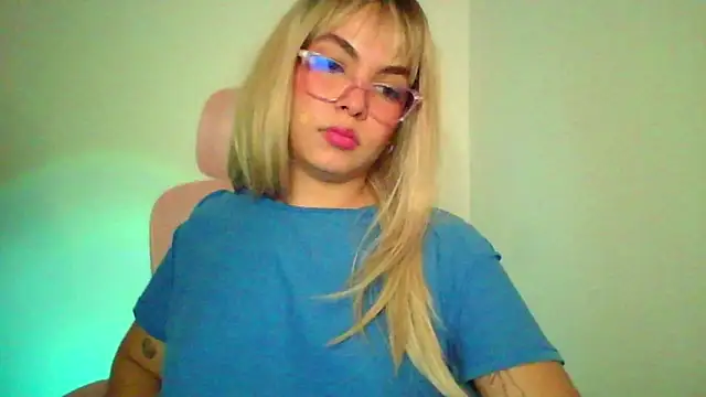 Kiri_Cutee webcam