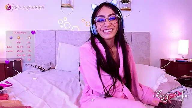 Lucyanajoi webcam