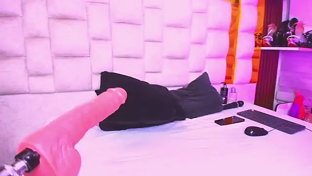 bigass_monic - Bigass_monic's free webcam