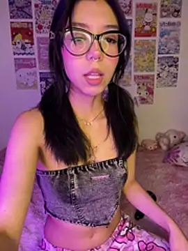 Webcam Model (Valen-Foxx1)  is live.Free join now!