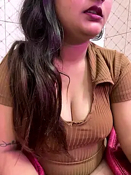 Webcam Model (Curvy_Anaya)  is live.Free join now!