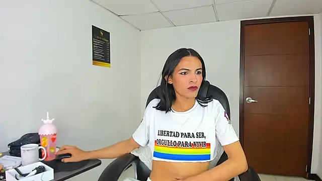 Aisha_hotts777 webcam