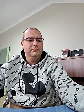 andrew1900529 (Ask my age) - Toy controll 2 min